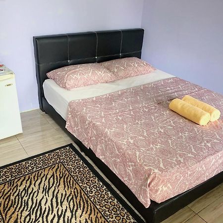 Merdeka Guest House 2 Kuching Buitenkant foto