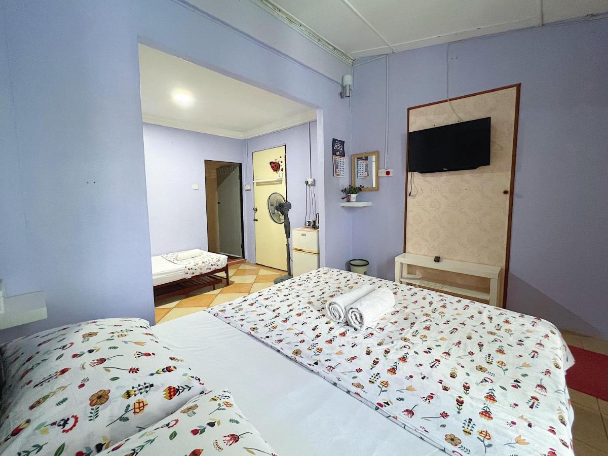 Merdeka Guest House 2 Kuching Buitenkant foto