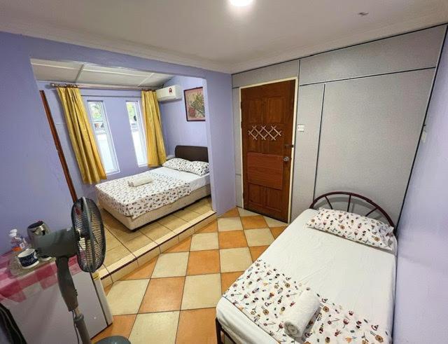 Merdeka Guest House 2 Kuching Buitenkant foto