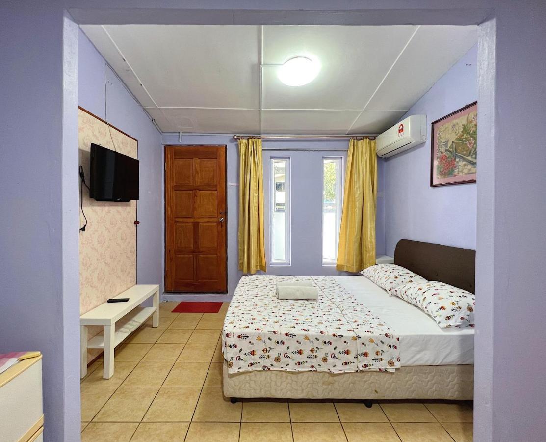 Merdeka Guest House 2 Kuching Buitenkant foto
