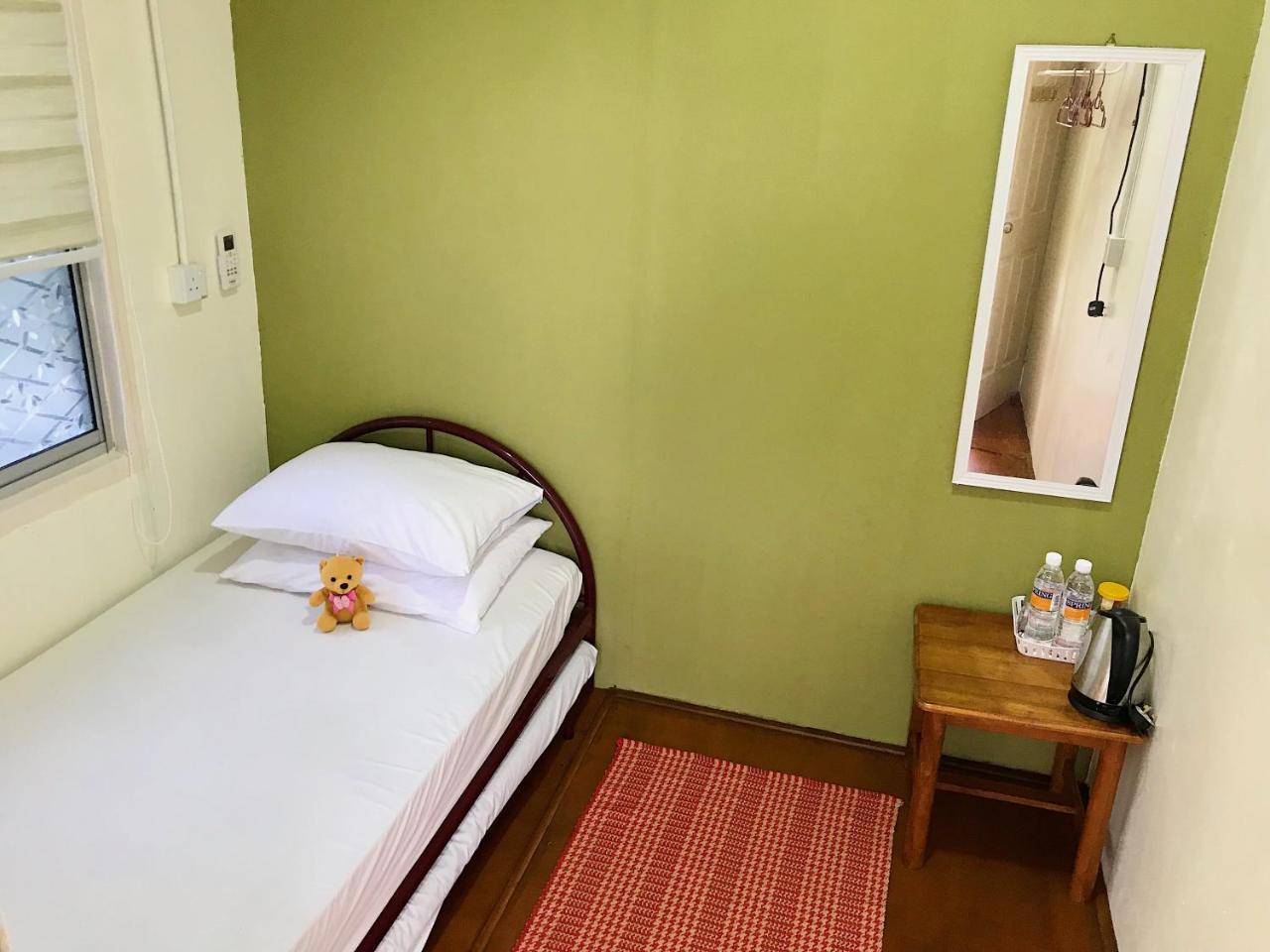 Merdeka Guest House 2 Kuching Buitenkant foto