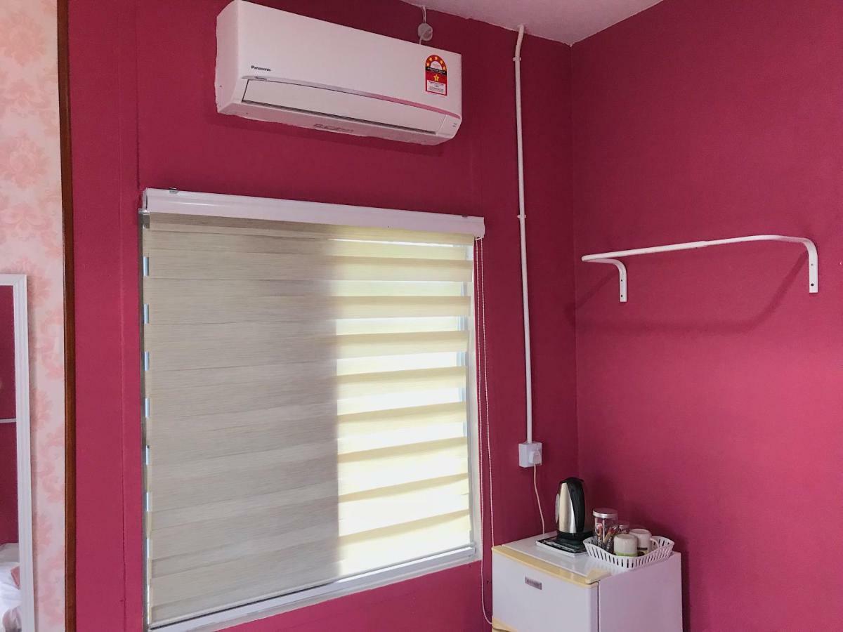 Merdeka Guest House 2 Kuching Buitenkant foto