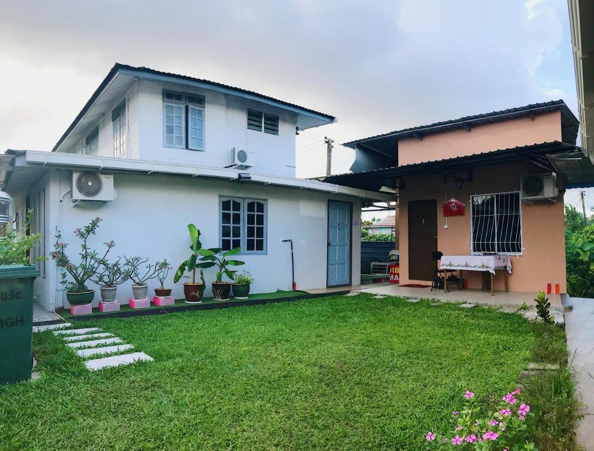 Merdeka Guest House 2 Kuching Buitenkant foto