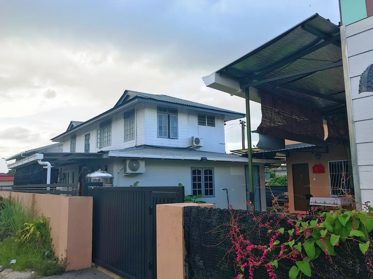 Merdeka Guest House 2 Kuching Buitenkant foto