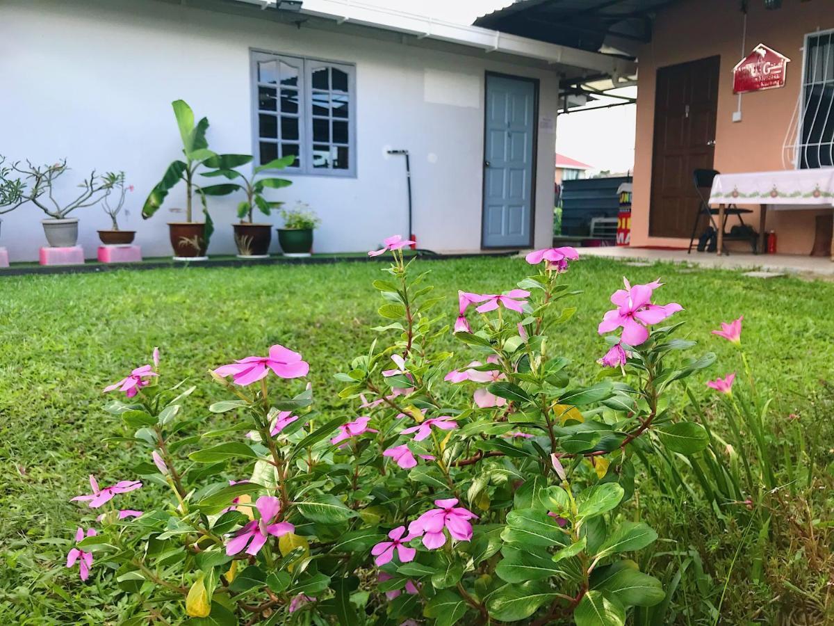 Merdeka Guest House 2 Kuching Buitenkant foto