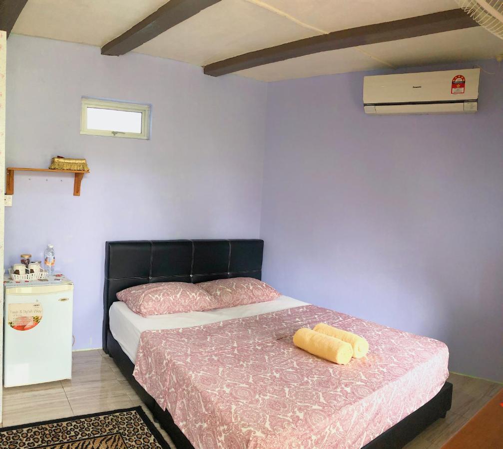 Merdeka Guest House 2 Kuching Buitenkant foto