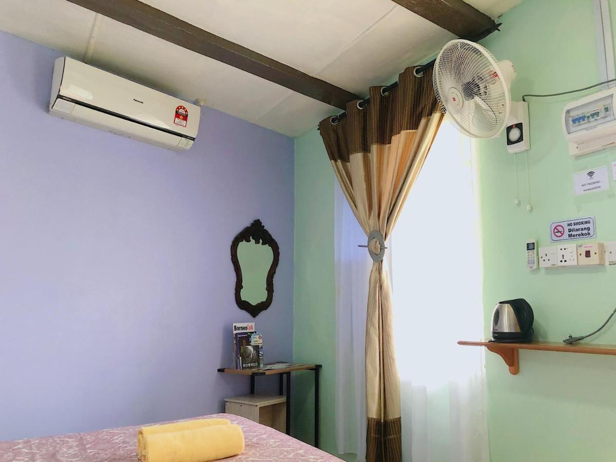 Merdeka Guest House 2 Kuching Buitenkant foto