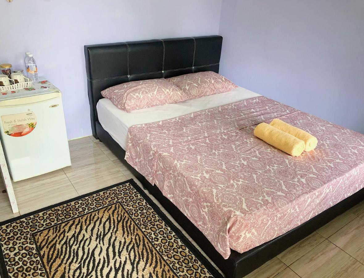 Merdeka Guest House 2 Kuching Buitenkant foto
